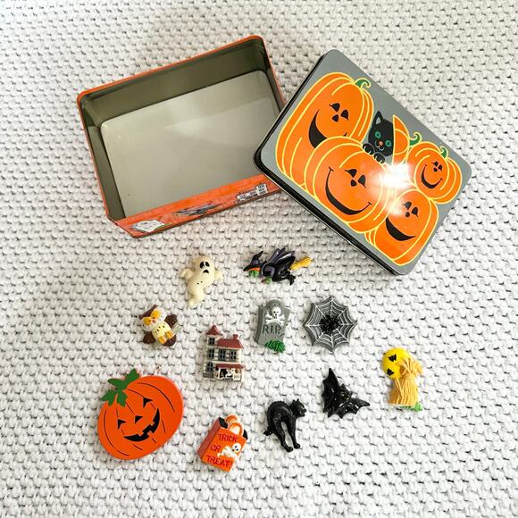 JSNY 80s Vintage Plastic Miniature Halloween 11 Magnets Set in Original Tin - Picture 2 of 8